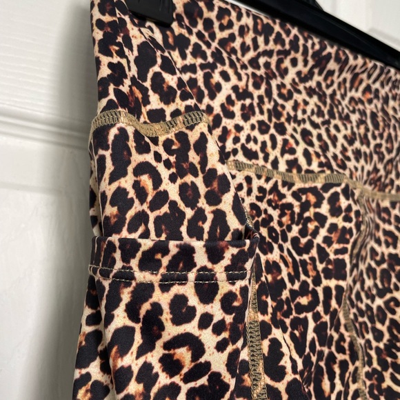 Small high waisted shorts - Picture 3 of 8